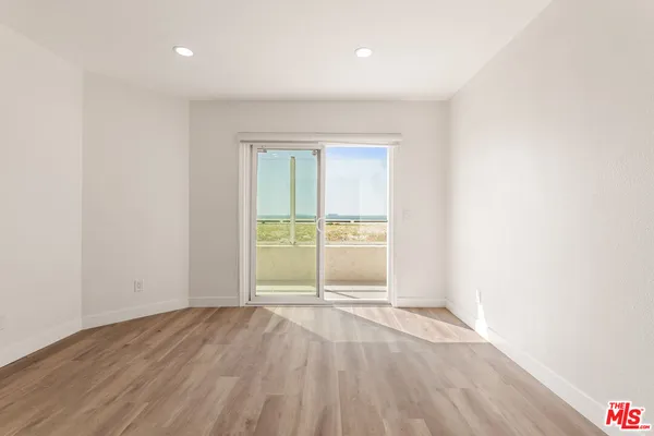 $1,850,000 | 25 South 15th Place, Unit 101, Long Beach, CA 90802