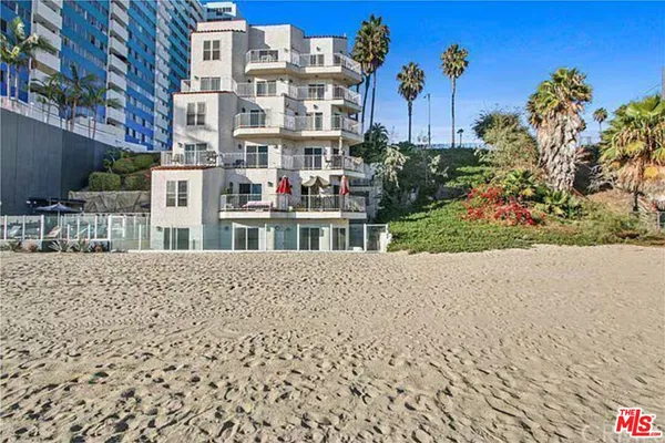$1,850,000 | 25 South 15th Place, Unit 101, Long Beach, CA 90802
