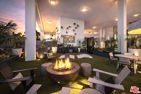 $1,850,000 | 25 South 15th Place, Unit 101, Long Beach, CA 90802