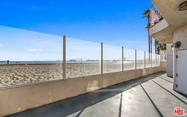 $1,850,000 | 25 South 15th Place, Unit 101, Long Beach, CA 90802