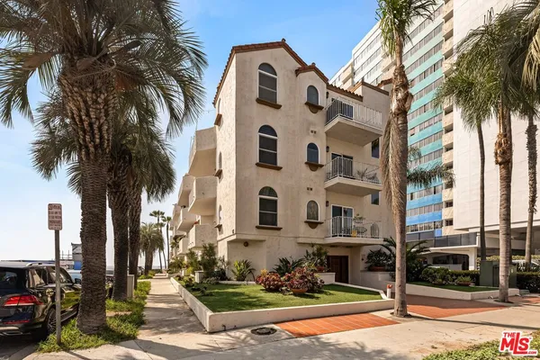 $1,850,000 | 25 South 15th Place, Unit 101, Long Beach, CA 90802