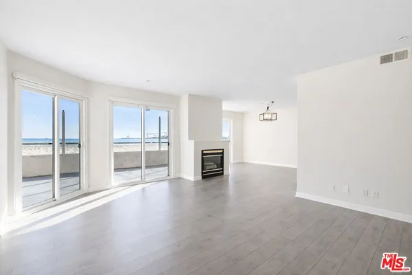 $1,850,000 | 25 South 15th Place, Unit 101, Long Beach, CA 90802