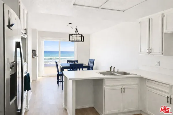 $1,850,000 | 25 South 15th Place, Unit 101, Long Beach, CA 90802