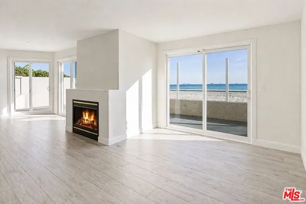 $1,850,000 | 25 South 15th Place, Unit 101, Long Beach, CA 90802