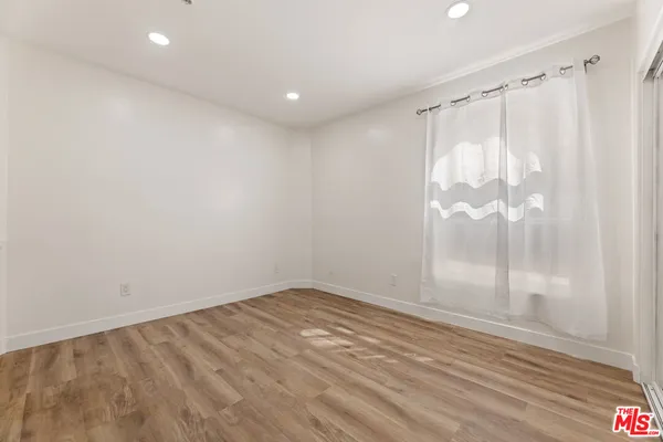 $1,850,000 | 25 South 15th Place, Unit 101, Long Beach, CA 90802