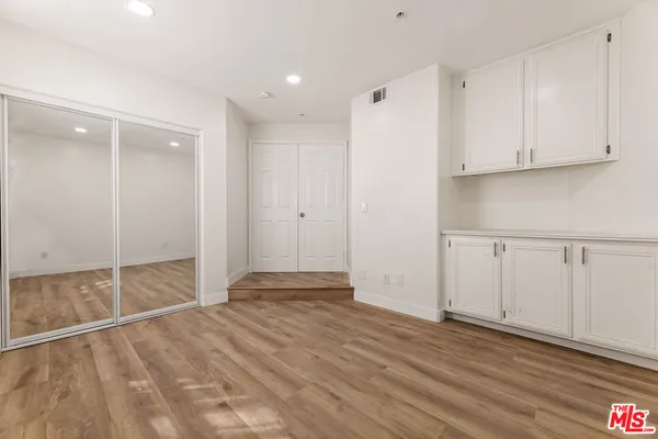 $1,850,000 | 25 South 15th Place, Unit 101, Long Beach, CA 90802