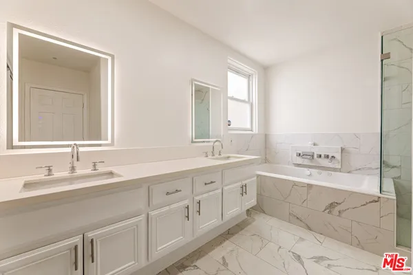 $1,850,000 | 25 South 15th Place, Unit 101, Long Beach, CA 90802