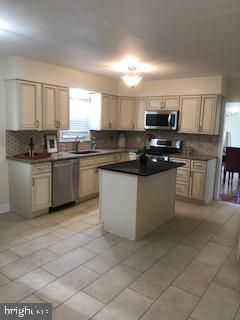 $600,000 | 76 Woodstone Lane, Villanova, PA 19085