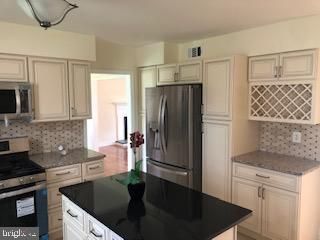 $600,000 | 76 Woodstone Lane, Villanova, PA 19085