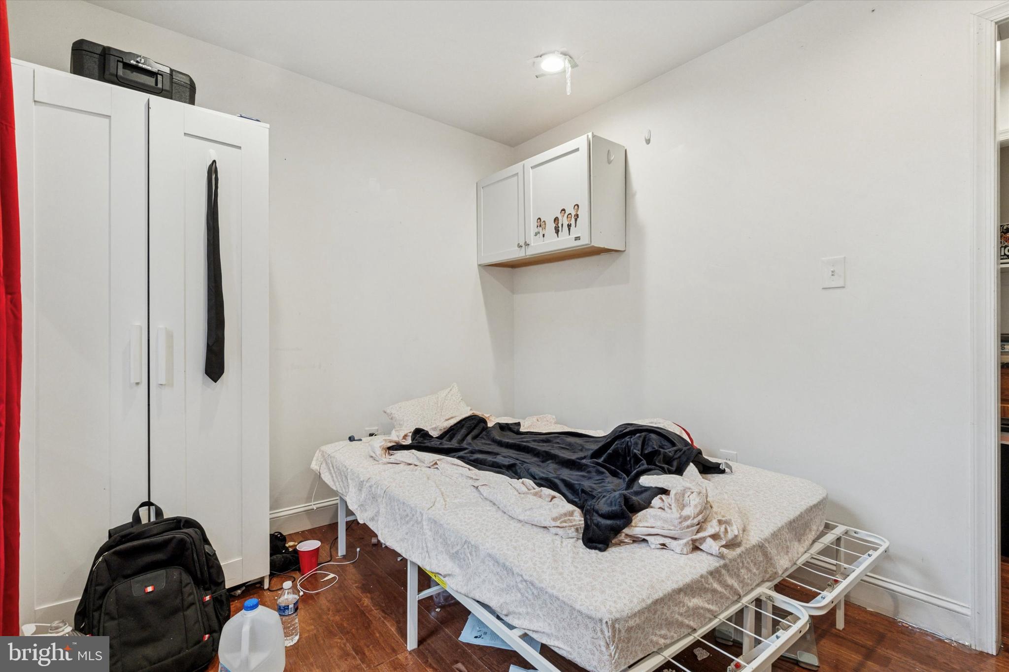 517 North 35th Street Philadelphia, PA 19104 - Photo 19 of 24 a living room with furniture and a wooden floor