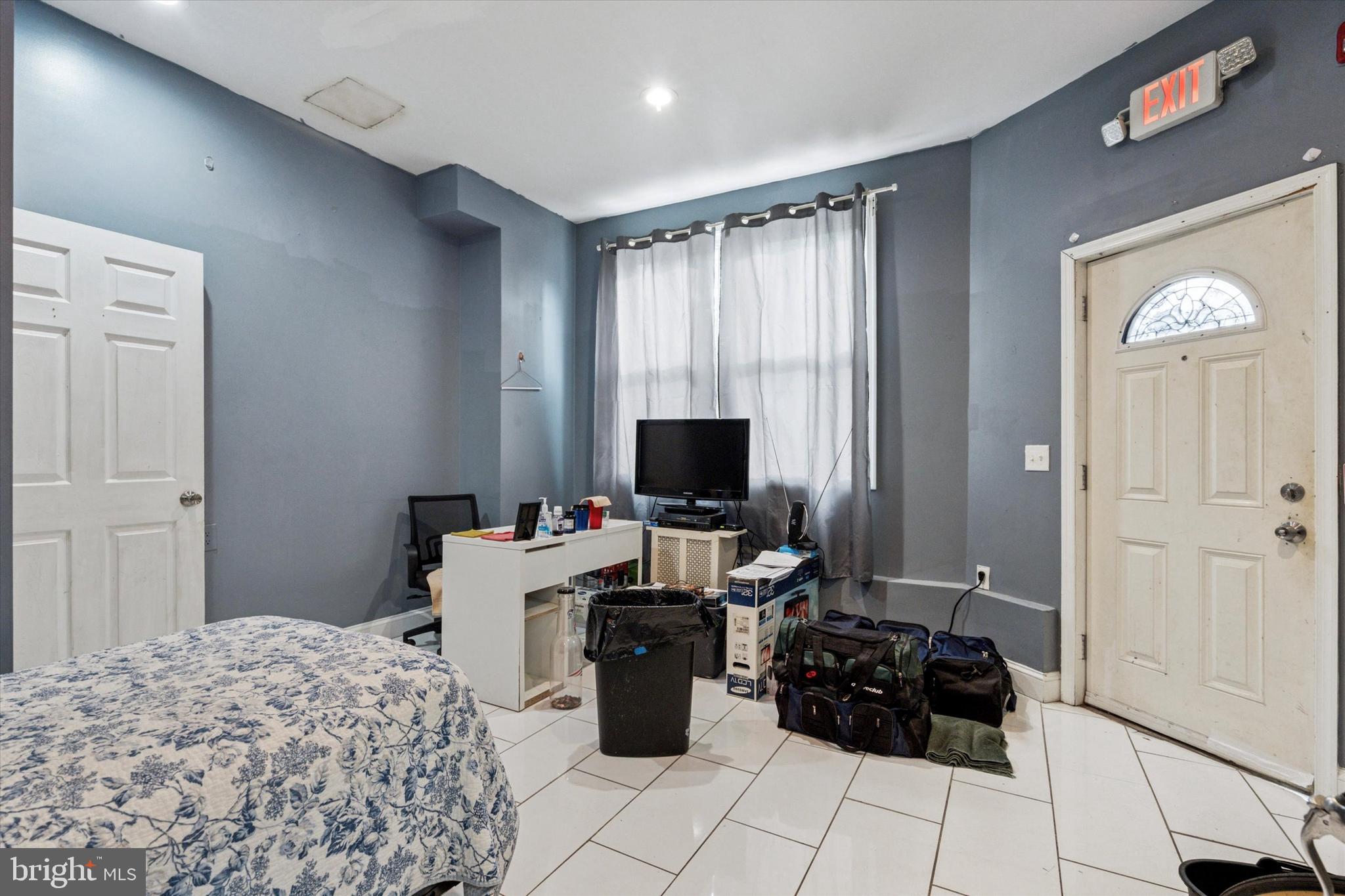 517 North 35th Street Philadelphia, PA 19104 - Photo 6 of 24 a bedroom with a bed and a television