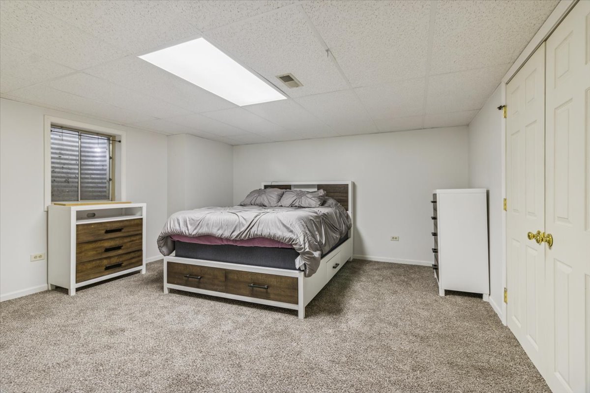 417 River Bluff Circle Naperville, IL 60540 - Photo 18 of 20 a bedroom with a bed and a cabinet