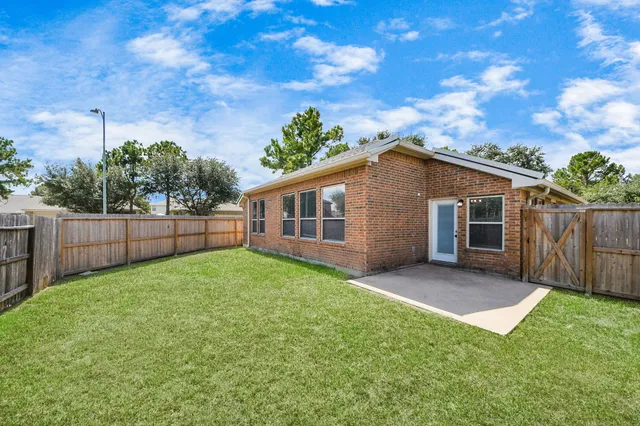 a view of a backyard with a house