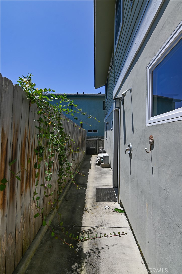 350 Java Street Morro Bay, CA 93442 - Photo 12 of 26 a view of a pathway of a house