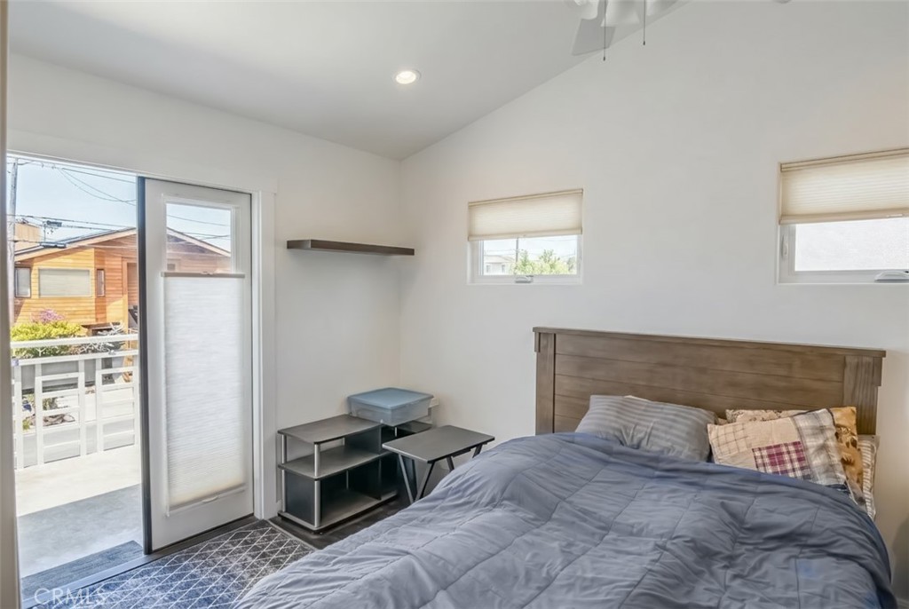 350 Java Street Morro Bay, CA 93442 - Photo 20 of 26 a bedroom with a bed and a window