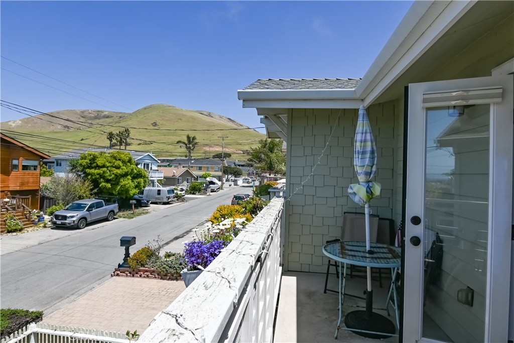 350 Java Street Morro Bay, CA 93442 - Photo 3 of 26 a view of a chairs and table in patio