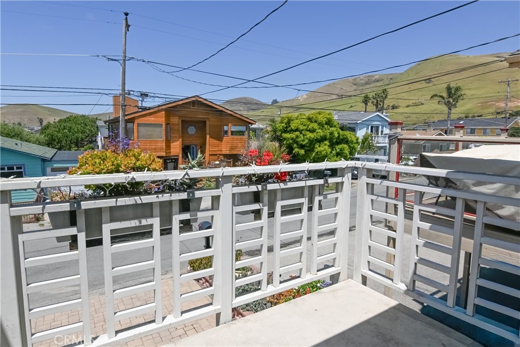 350 Java Street Morro Bay, CA 93442 - Photo 4 of 26 a view of a chairs and table in the backyard