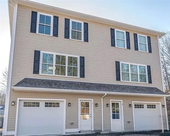 $435,000 | 40 Farnum Pike, Unit 3, Smithfield, RI 02917