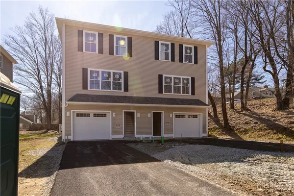 $435,000 | 40 Farnum Pike, Unit 3, Smithfield, RI 02917