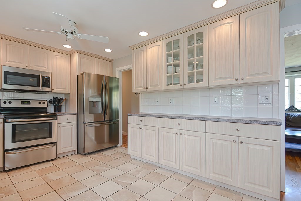 170 Howland Road Stoughton, MA 02072 - Photo 5 of 34 Gallery Image 5