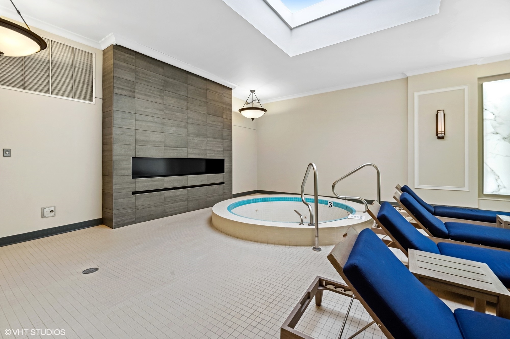 57 East Delaware Place, Unit 1805 Chicago, IL 60611 - Photo 17 of 18