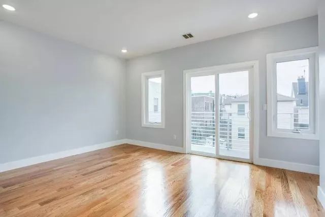 $3,400 | 251 Manhattan Avenue, Unit 2, Jersey City, NJ 07307