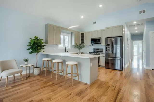 $3,400 | 251 Manhattan Avenue, Unit 2, Jersey City, NJ 07307