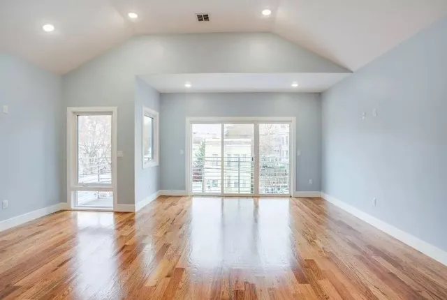 $3,400 | 251 Manhattan Avenue, Unit 2, Jersey City, NJ 07307