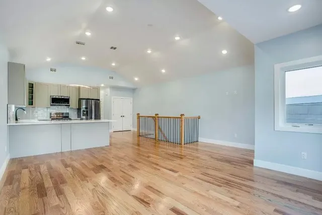 $3,400 | 251 Manhattan Avenue, Unit 2, Jersey City, NJ 07307