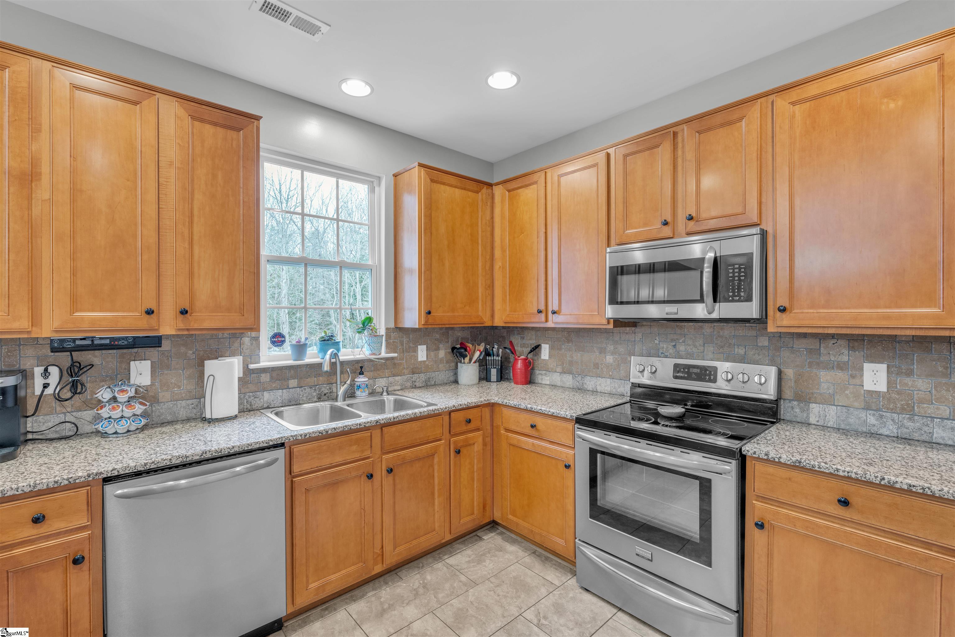 236 Garfield Lane Simpsonville, SC 29681 - Photo 9 of 33