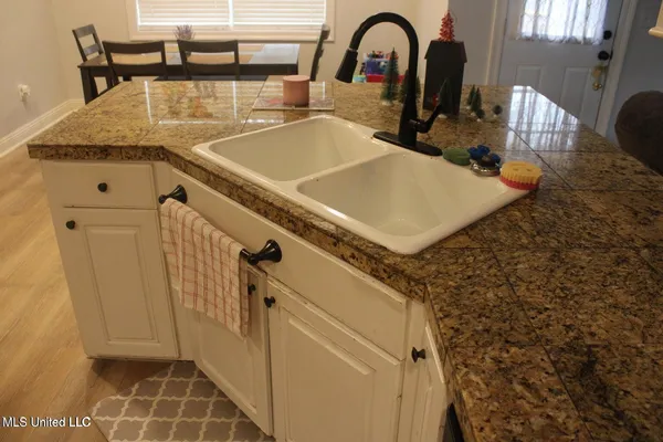 $2,400 | 100 Navajo Circle, Clinton, MS 39056