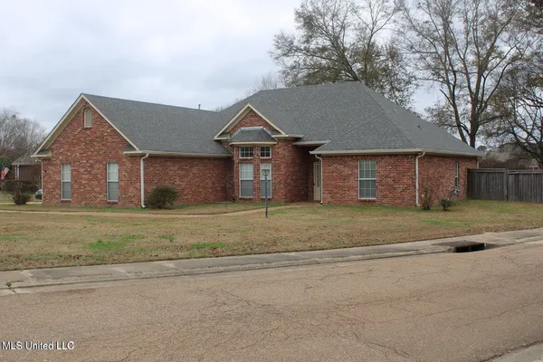 $2,400 | 100 Navajo Circle, Clinton, MS 39056