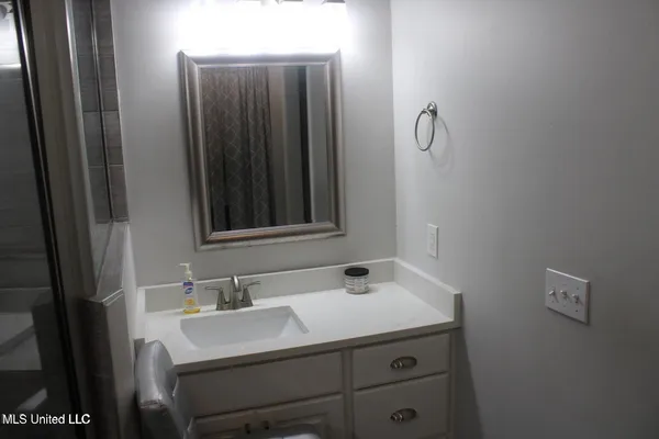 $2,400 | 100 Navajo Circle, Clinton, MS 39056