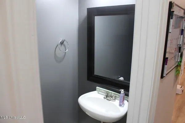 $2,400 | 100 Navajo Circle, Clinton, MS 39056