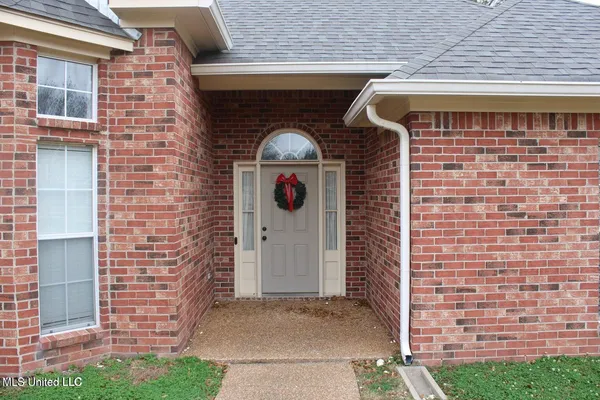 $2,400 | 100 Navajo Circle, Clinton, MS 39056