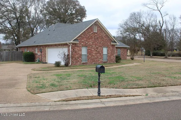 $2,400 | 100 Navajo Circle, Clinton, MS 39056