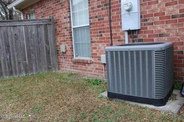 $2,400 | 100 Navajo Circle, Clinton, MS 39056