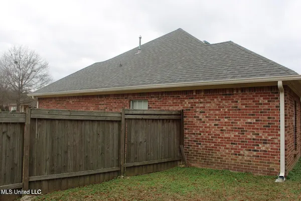 $2,400 | 100 Navajo Circle, Clinton, MS 39056