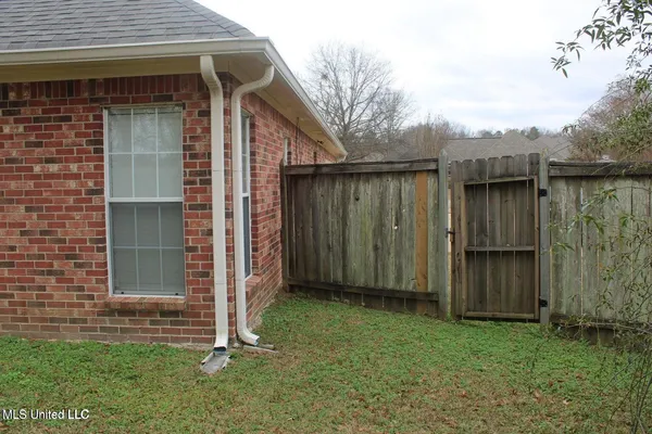 $2,400 | 100 Navajo Circle, Clinton, MS 39056