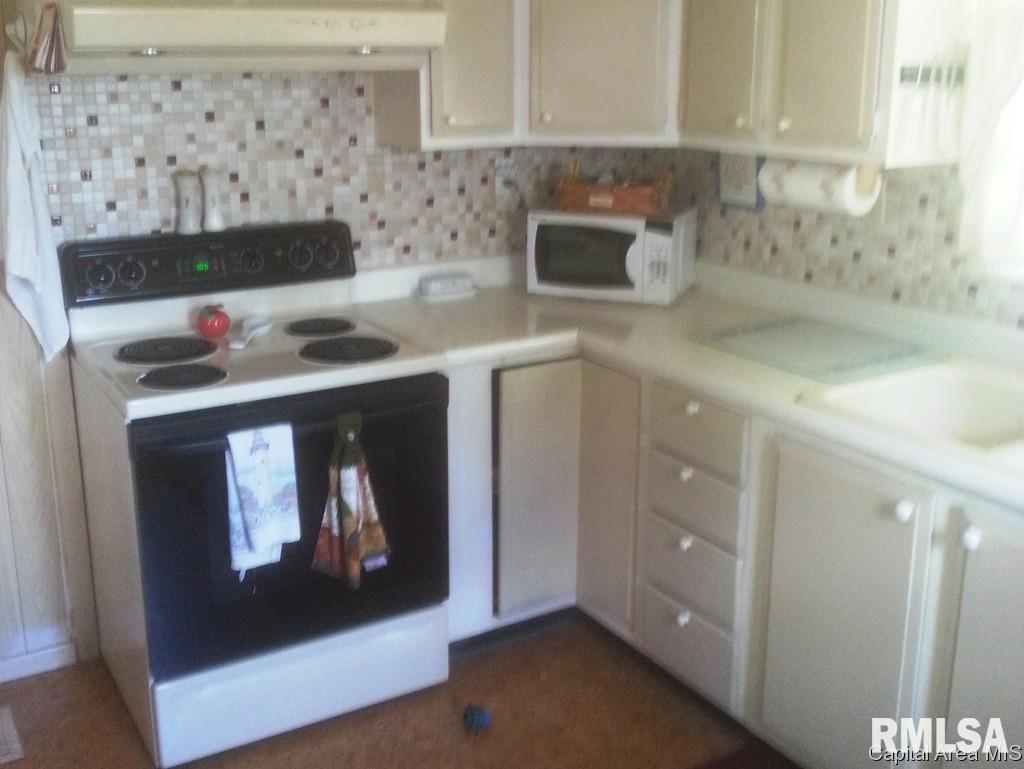 2201 East Reservoir Street Springfield, IL 62702 - Photo 9 of 20