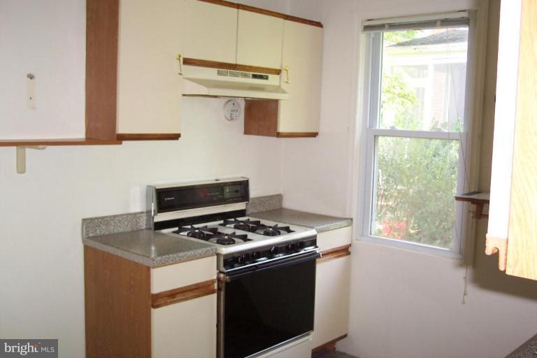 135 Ritchie Avenue Silver Spring, MD 20910 - Photo 10 of 12 Kitchen