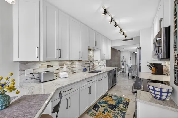 $869,000 | 4200 North Ocean Drive, Unit 11804, Singer Island, FL 33404