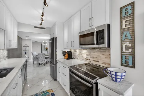 $869,000 | 4200 North Ocean Drive, Unit 11804, Singer Island, FL 33404