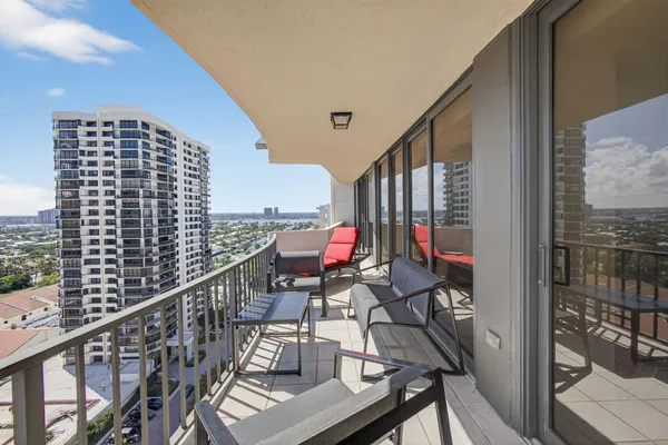 $869,000 | 4200 North Ocean Drive, Unit 11804, Singer Island, FL 33404