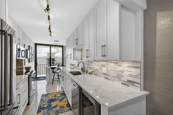 $869,000 | 4200 North Ocean Drive, Unit 11804, Singer Island, FL 33404