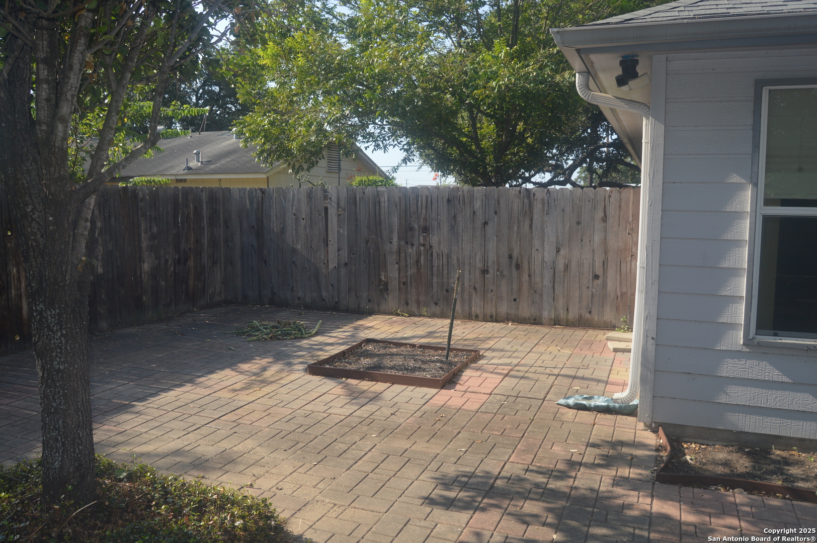 14847 Lytle Somerset Street Lytle, TX 78052 - Photo 38 of 42 a backyard of a house