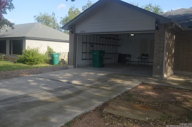 $325,000 | 14847 Lytle Somerset Street, Lytle, TX 78052