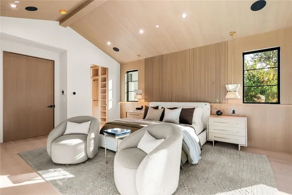 $20,000 | 4245 Bellaire Avenue, Studio City, CA 91604