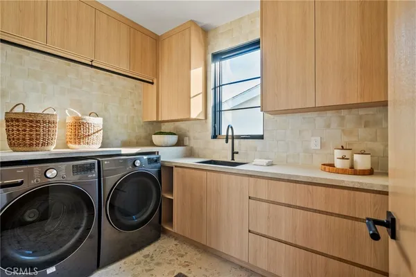 $20,000 | 4245 Bellaire Avenue, Studio City, CA 91604