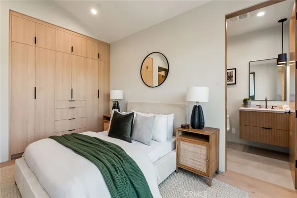 $20,000 | 4245 Bellaire Avenue, Studio City, CA 91604